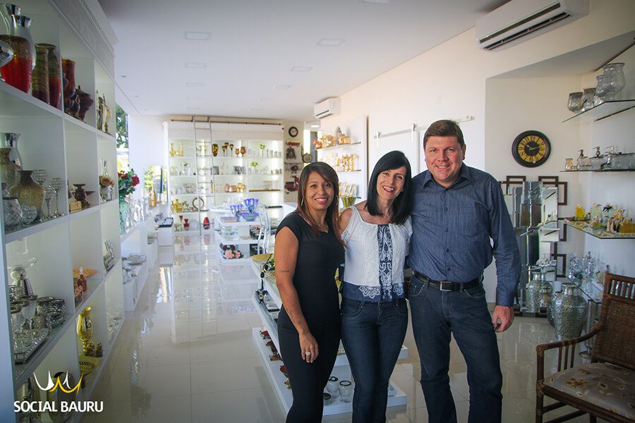 Franciele Lopes e os proprietários Cidinha Nogueira e Juliano Lopes