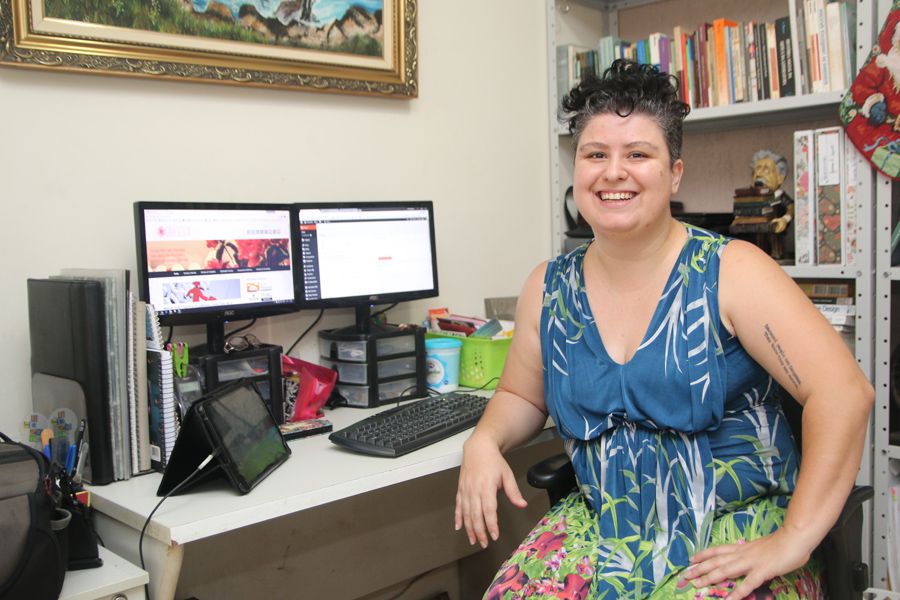 Janaína Azevedo, moradora de Bauru, é professora e se uniu à tecnologia. Agora dá aulas online!