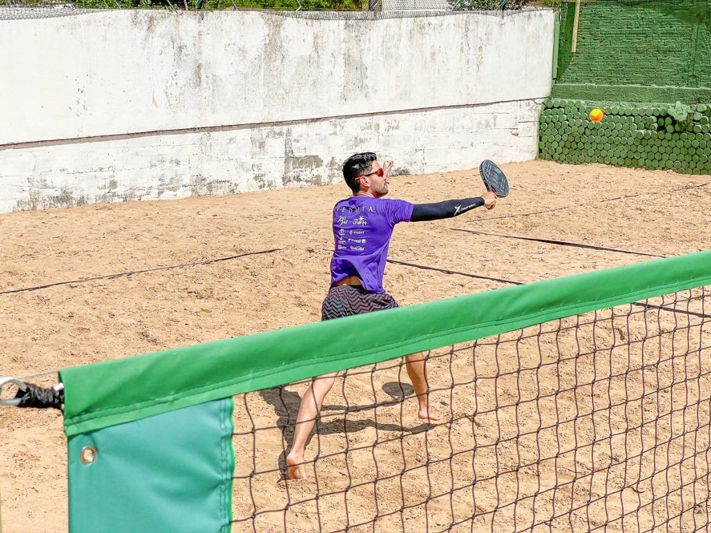 Beach tennis