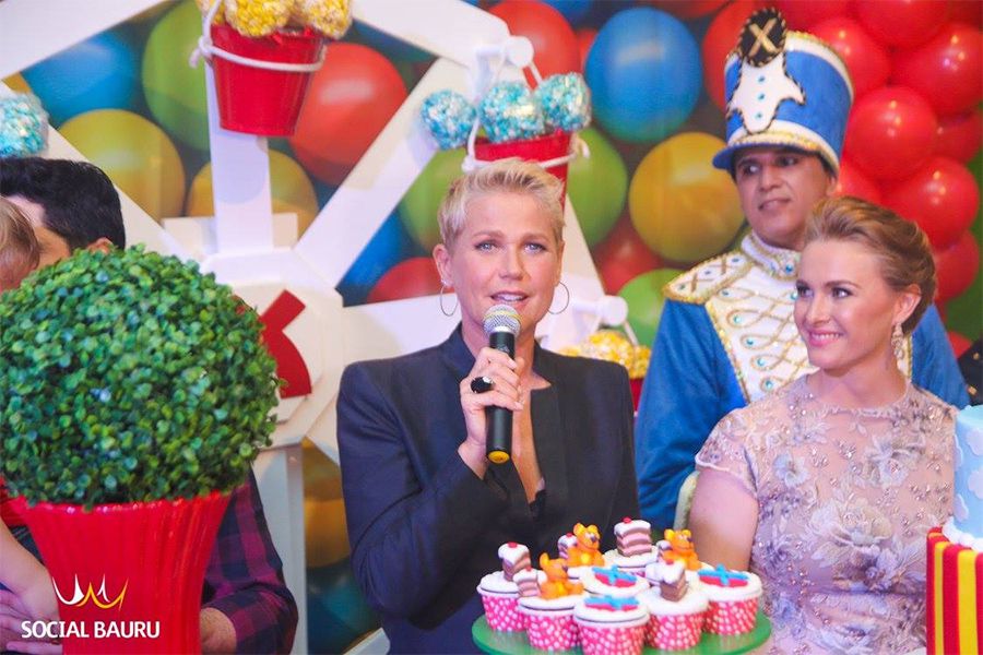 Xuxa, ao lado da empresária Bruna Camolese na inauguração da Casa X em Bauru