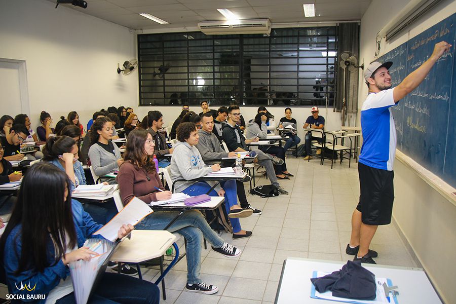 Rodrigo estuda engenharia elétrica na Unesp e dá aulas de matemática no cursinho Principia