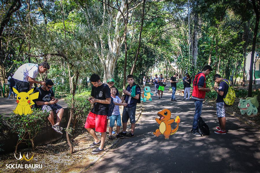 Bosque da Comunidade lotado de "mestres pokémon" na tarde desta segunda-feira (08)