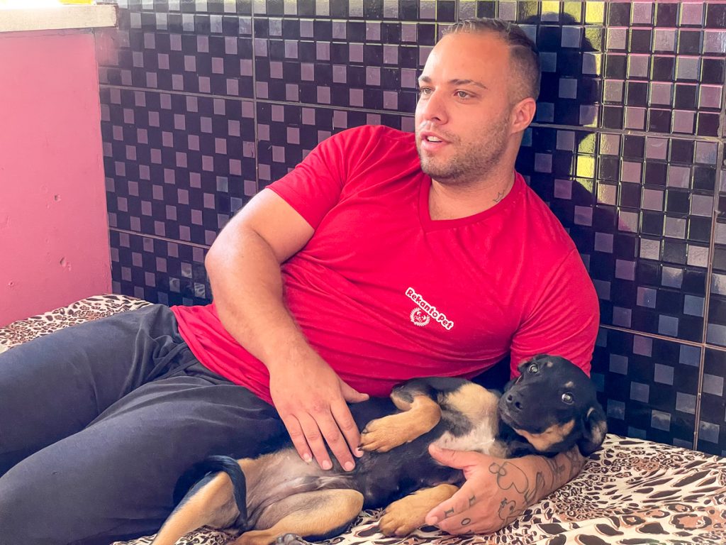 Dono da creche e hotel para pets