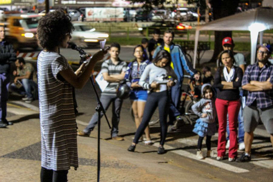 O Sarau do Viaduto acontece nesta quinta-feira (20), às 19h