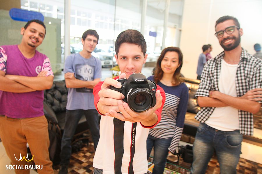 Estudantes do quarto ano de Rádio e TV da Unesp Bauru e responsáveis pelo projeto "Sobre Ser"