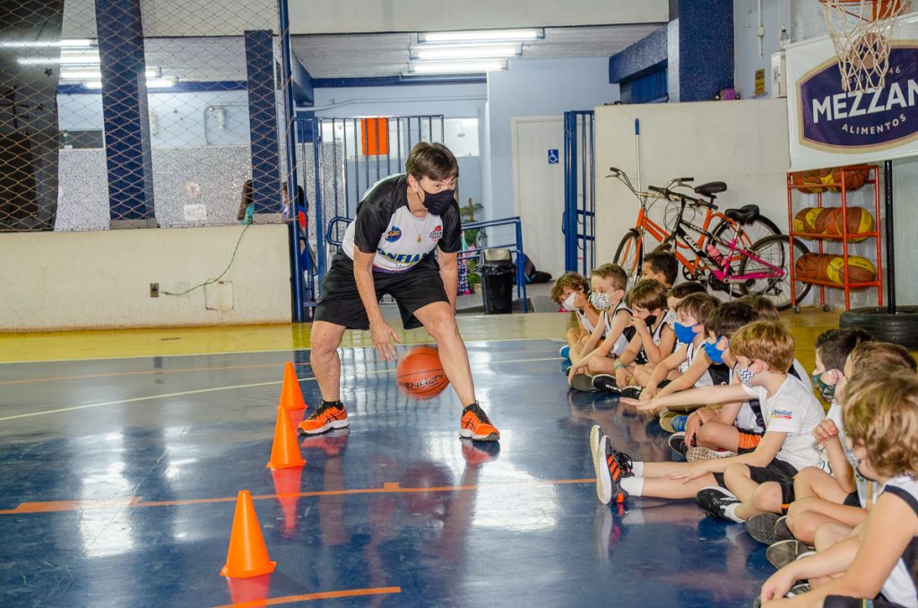 Escolinha de basquete