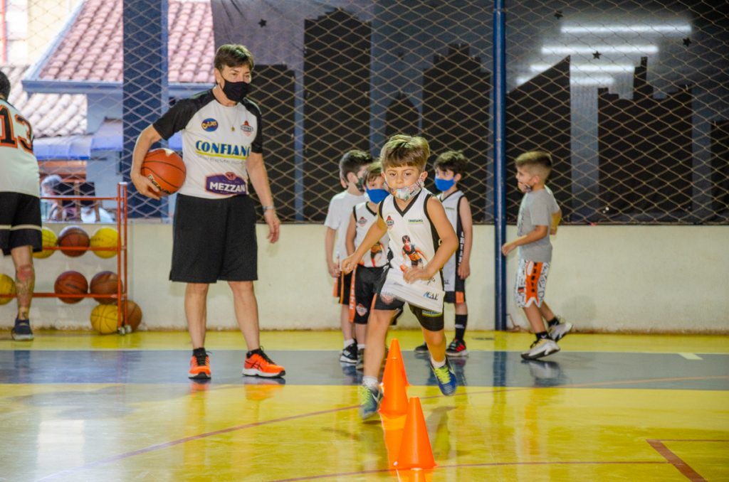 Escolinha de basquete