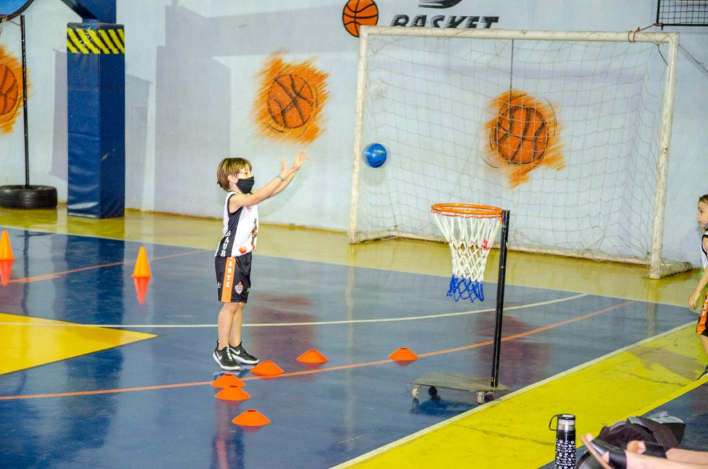Escolinha de basquete